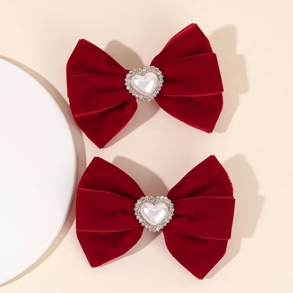 Red Bow Hair Clips with Heart Detail. Christmas Bows. Christmas hair clips 🎀